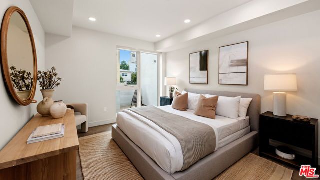 505 S Barrington Avenue 202, Los Angeles, CA 90049