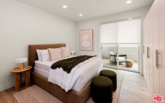 505 S Barrington Avenue 202, Los Angeles, CA 90049