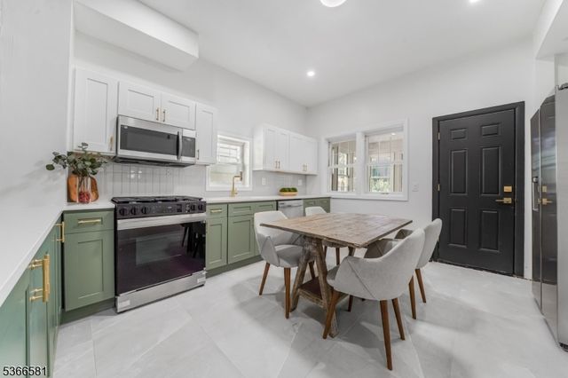 181 Winfield Ave, Jersey City, NJ 07305