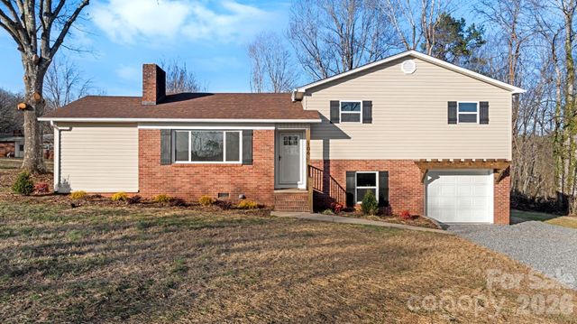 106 Royalwood Drive, Lenoir, NC 28645