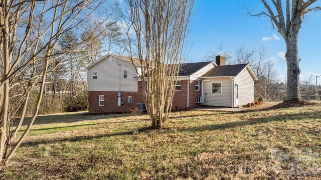 106 Royalwood Drive, Lenoir, NC 28645