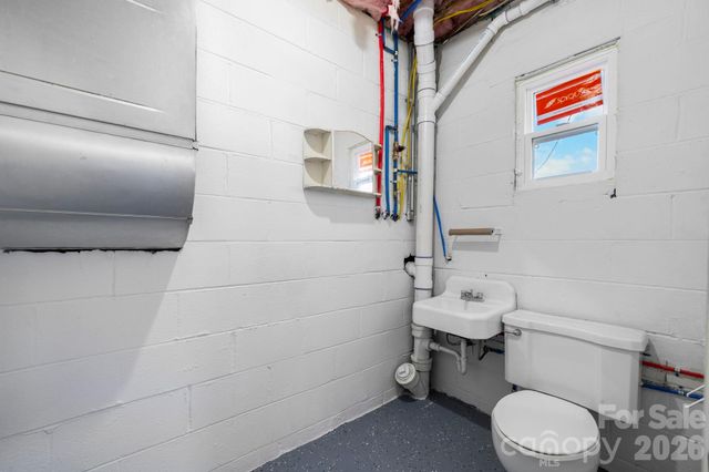 106 Royalwood Drive, Lenoir, NC 28645