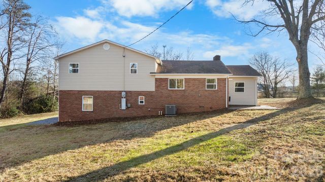 106 Royalwood Drive, Lenoir, NC 28645