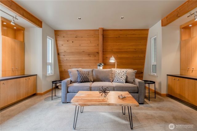 123 Hiline Road, Bellingham, WA 98229