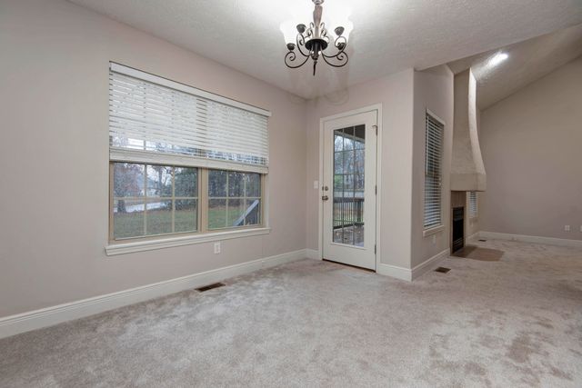 5798 S Meadowbrook Avenue, Springfield, MO 65810