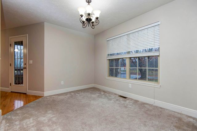 5798 S Meadowbrook Avenue, Springfield, MO 65810