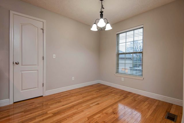 5798 S Meadowbrook Avenue, Springfield, MO 65810