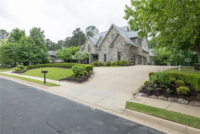 4958 S Prestwick Circle, Fayetteville, AR 72704