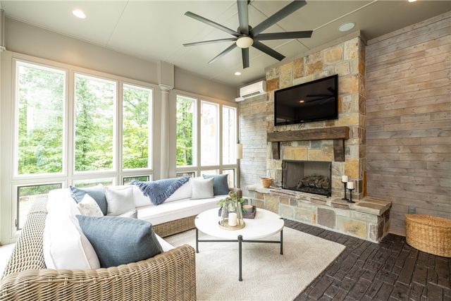 4958 S Prestwick Circle, Fayetteville, AR 72704