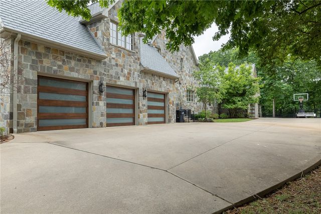 4958 S Prestwick Circle, Fayetteville, AR 72704