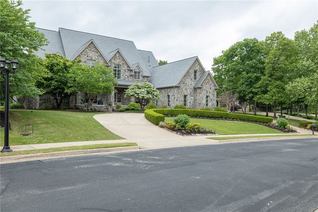 4958 S Prestwick Circle, Fayetteville, AR 72704