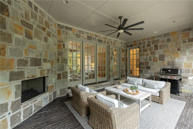 4958 S Prestwick Circle, Fayetteville, AR 72704