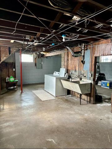 2065 S 28th STREET, Milwaukee, WI 53215