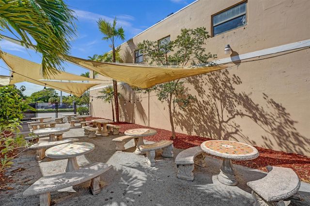 12831 W Dixie Highway, North Miami, FL 33161
