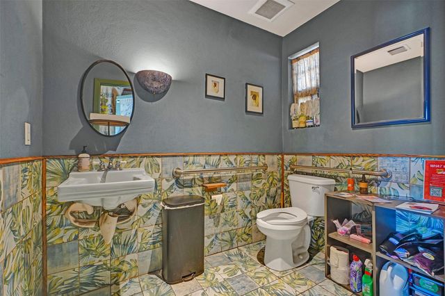 12831 W Dixie Highway, North Miami, FL 33161