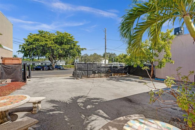 12831 W Dixie Highway, North Miami, FL 33161