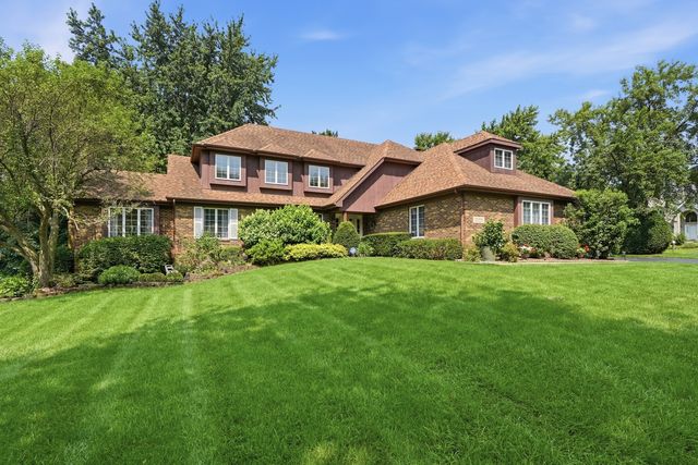 8100 LAKE RIDGE Drive, Burr Ridge, IL 60527