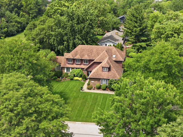 8100 LAKE RIDGE Drive, Burr Ridge, IL 60527