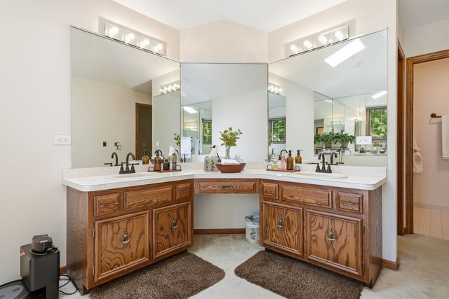 8100 LAKE RIDGE Drive, Burr Ridge, IL 60527
