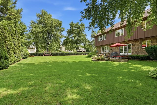 8100 LAKE RIDGE Drive, Burr Ridge, IL 60527