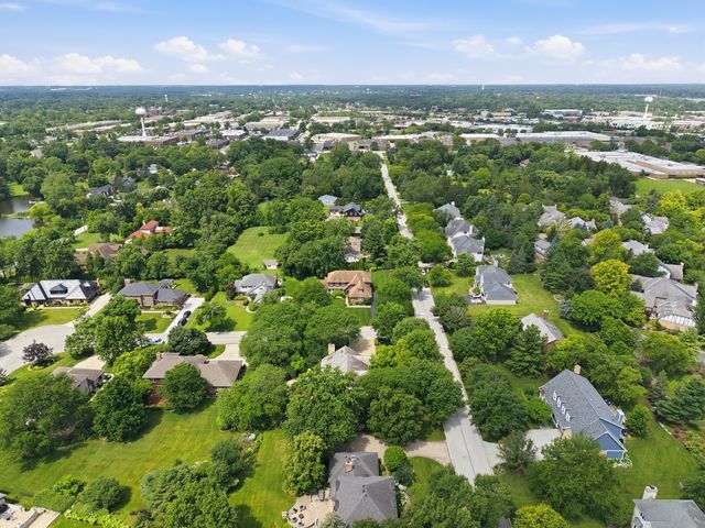 8100 LAKE RIDGE Drive, Burr Ridge, IL 60527