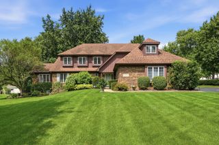 8100 LAKE RIDGE Drive, Burr Ridge, IL 60527