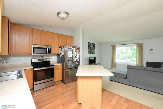 2441 60th Avenue S, Fargo, ND 58104