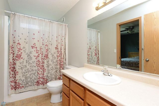 2441 60th Avenue S, Fargo, ND 58104