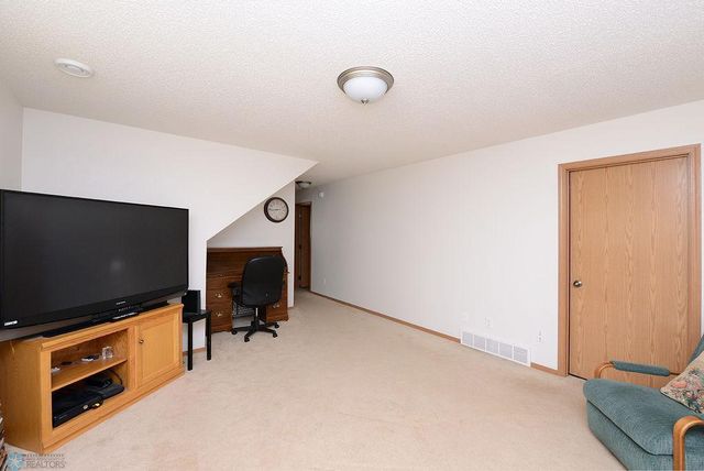 2441 60th Avenue S, Fargo, ND 58104