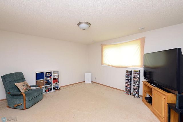 2441 60th Avenue S, Fargo, ND 58104