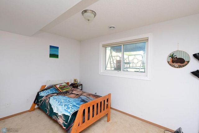 2441 60th Avenue S, Fargo, ND 58104
