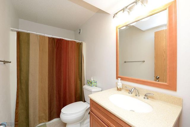 2441 60th Avenue S, Fargo, ND 58104