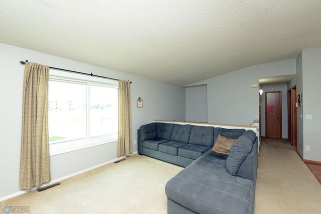2441 60th Avenue S, Fargo, ND 58104