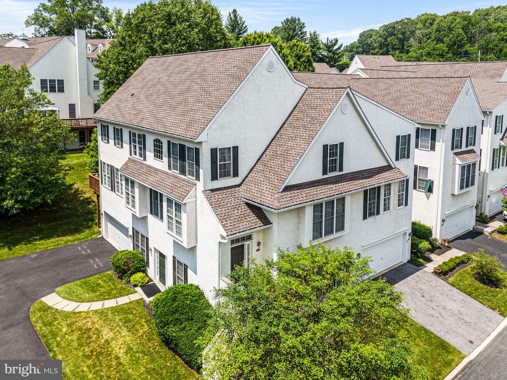 1201 WHISPERING BROOKE DR, Newtown Square, PA 19073