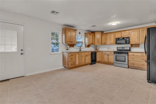 1008 S Miles Avenue, El Reno, OK 73036