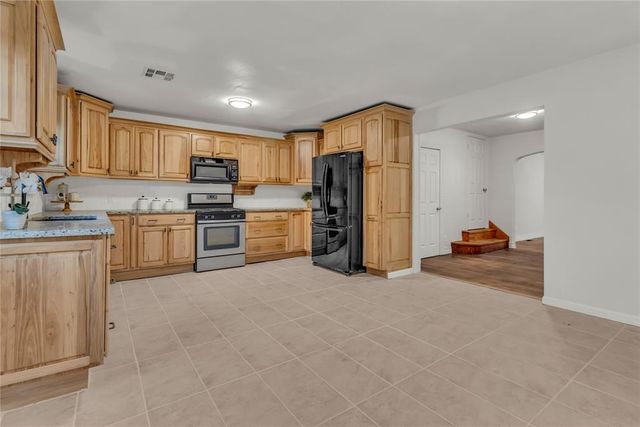 1008 S Miles Avenue, El Reno, OK 73036