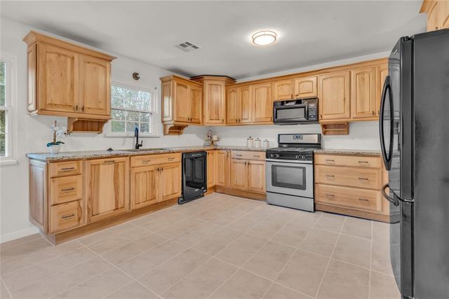 1008 S Miles Avenue, El Reno, OK 73036