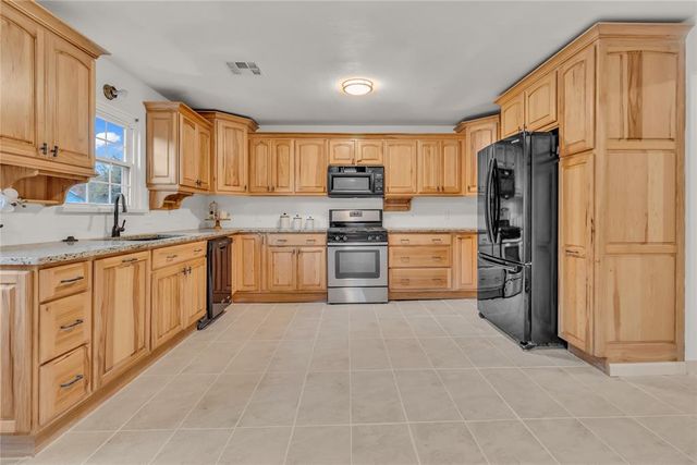 1008 S Miles Avenue, El Reno, OK 73036