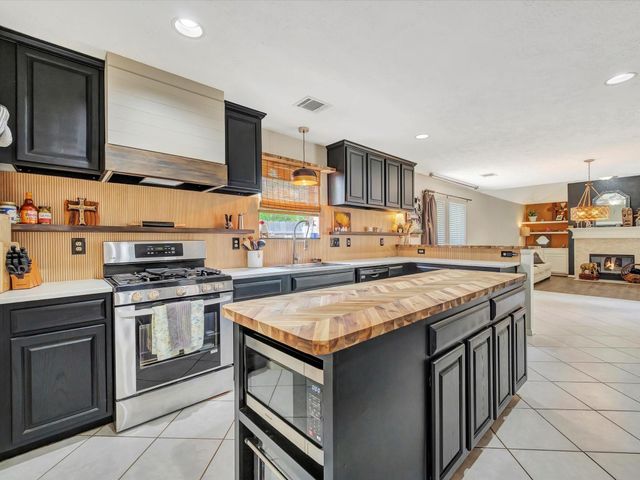 2806 Village Dale, Houston, TX 77059