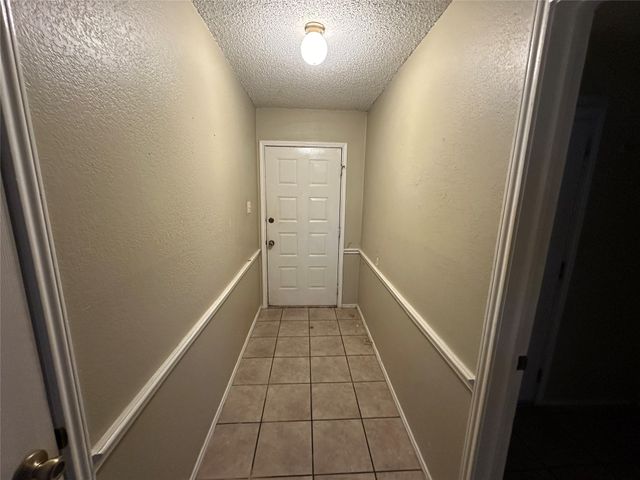 912 Red Oak Street, Azle, TX 76020