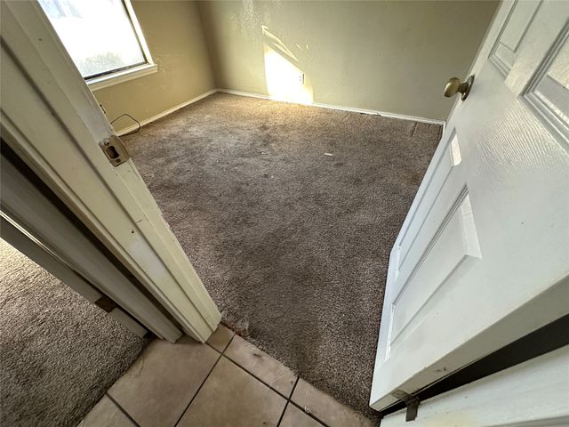 912 Red Oak Street, Azle, TX 76020