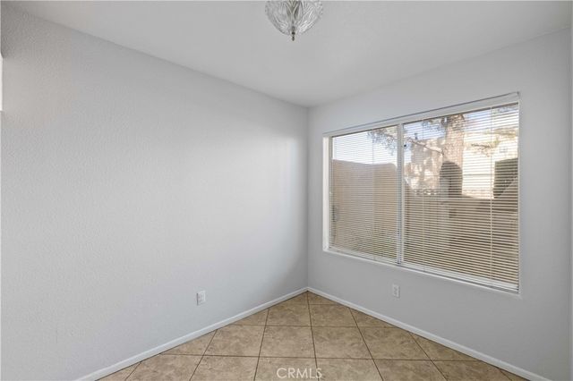 39237 10th W C, Palmdale, CA 93551