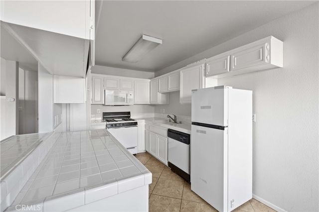 39237 10th W C, Palmdale, CA 93551