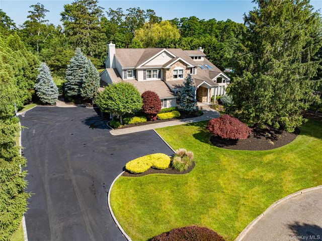 9 Crick Holly Lane, East Islip, NY 11730