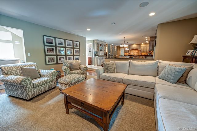 9 Crick Holly Lane, East Islip, NY 11730