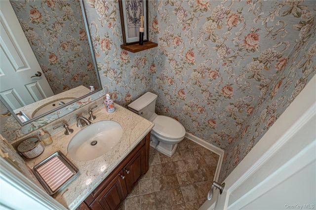 9 Crick Holly Lane, East Islip, NY 11730