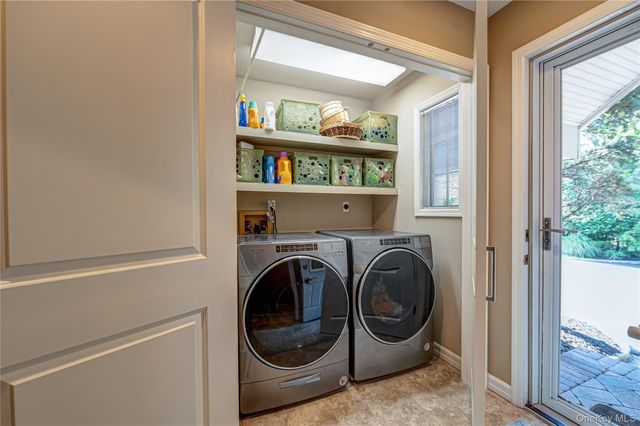 9 Crick Holly Lane, East Islip, NY 11730