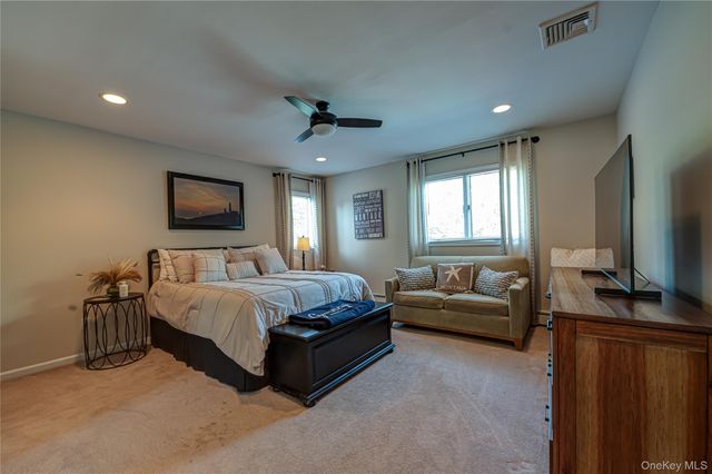 9 Crick Holly Lane, East Islip, NY 11730
