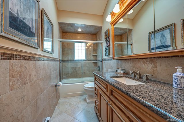 9 Crick Holly Lane, East Islip, NY 11730