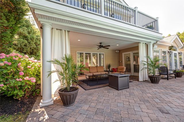 9 Crick Holly Lane, East Islip, NY 11730